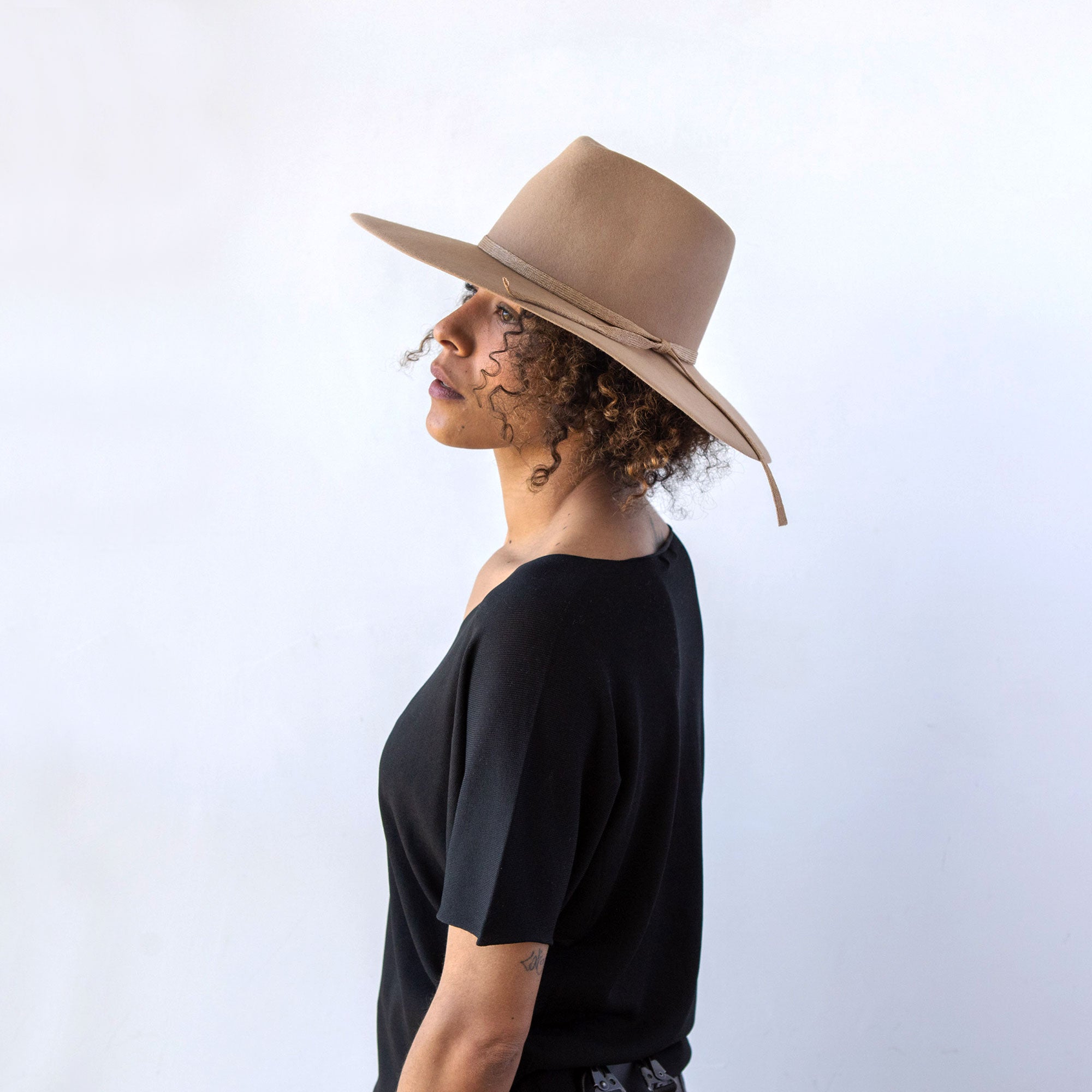 Reinhard Plank | Nana Hat Camel with Beige Laces